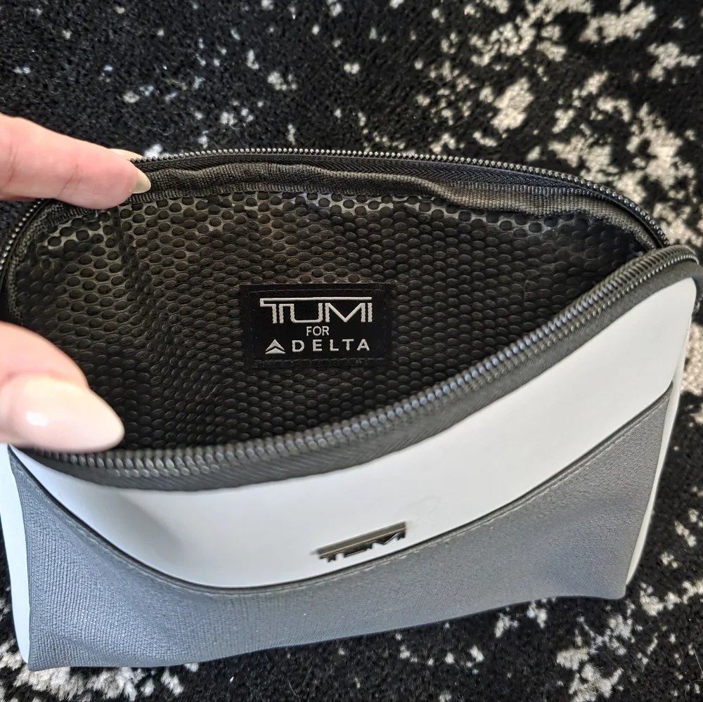 TUMI Gray Zip‎ Pouch Soft Sided Travel Case Toiletry Bag